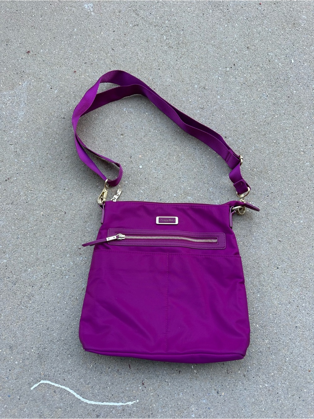 Baggallini Womens Large Crossbody Purse Fushia Nylon Lightweight